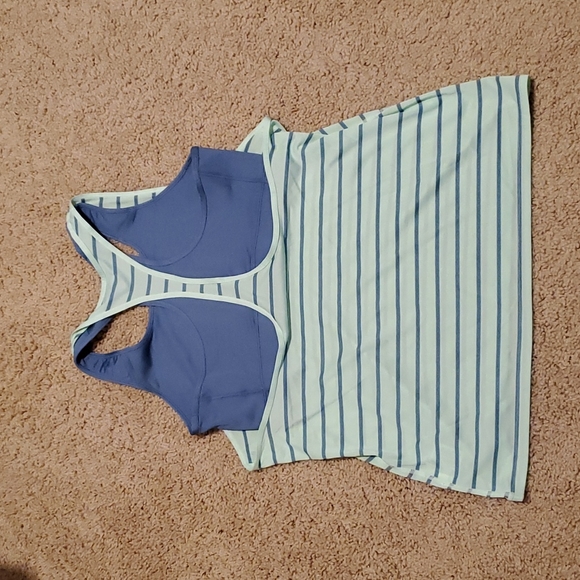 Nike tank top with bra built in - Picture 2 of 5